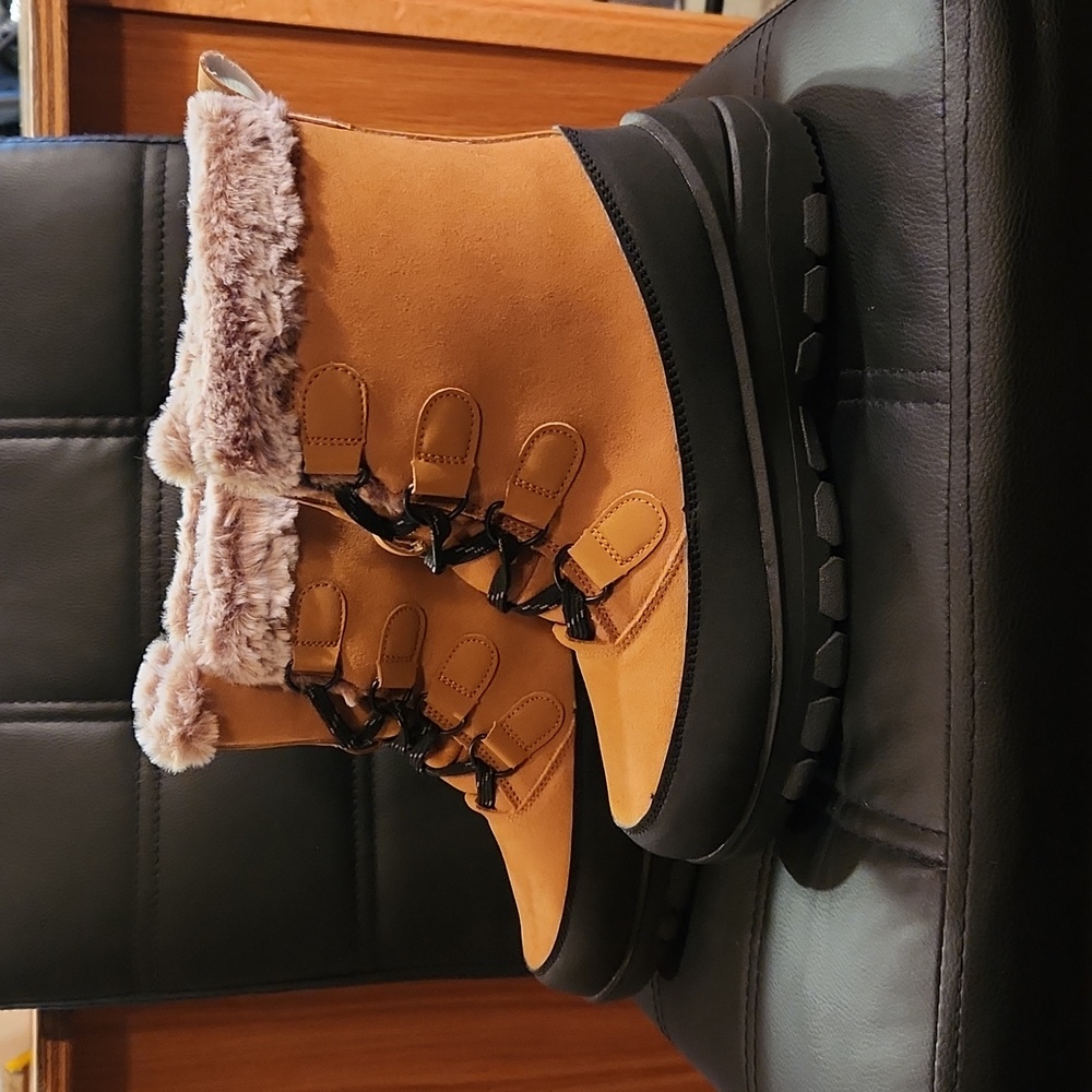 (NWOT) Women All IN MOTION Winter boots - Picture 3 of 9
